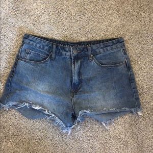 Mid-rise jean shorts